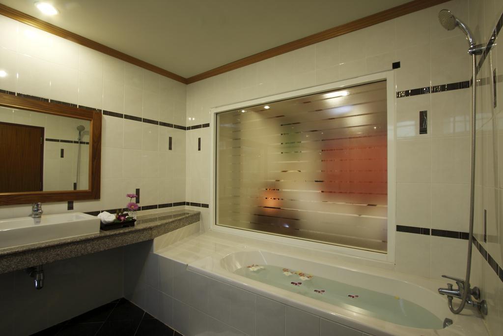 Blue Beach Club & Resort Patong Номер фото